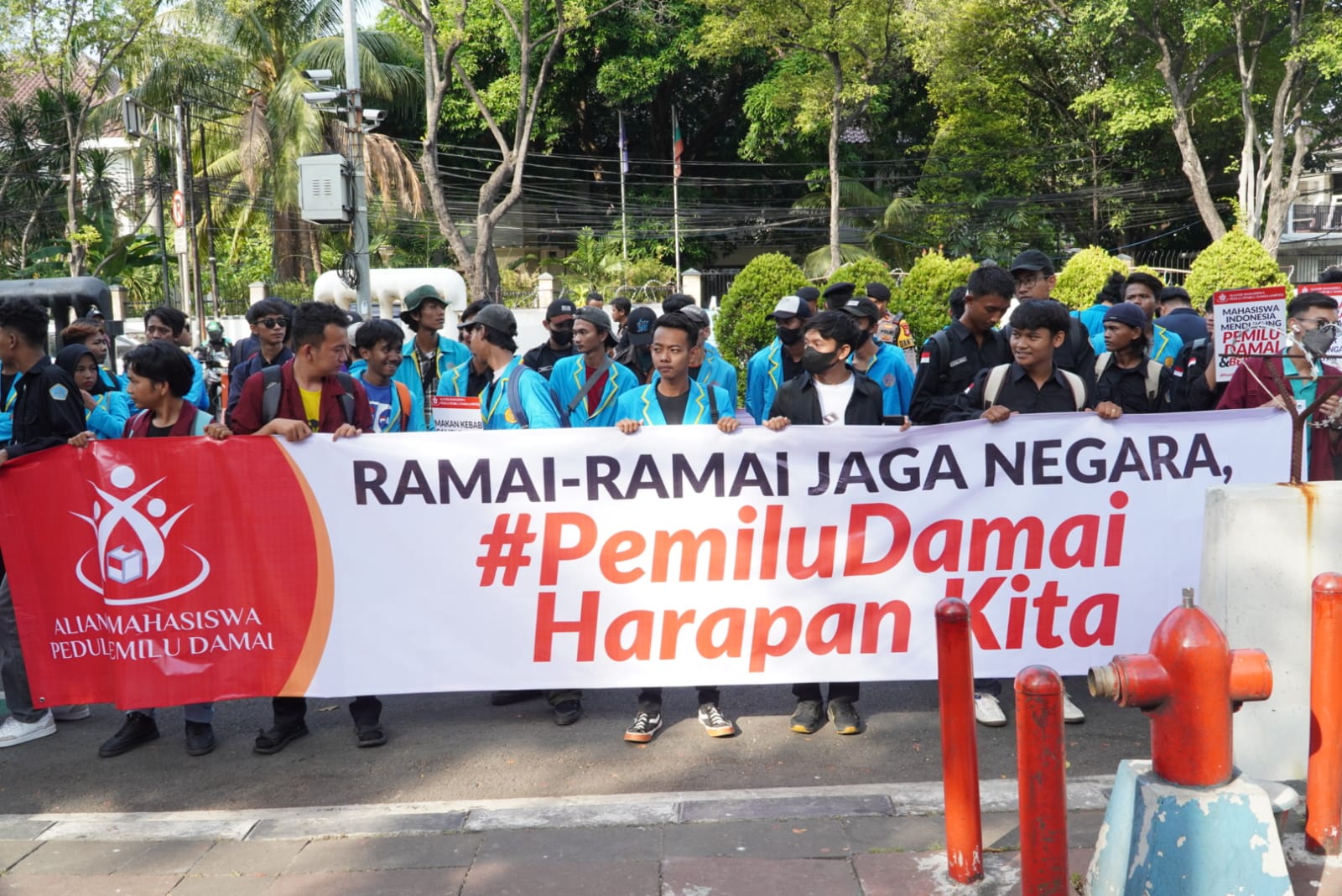 mahasiswa depan KPU RI